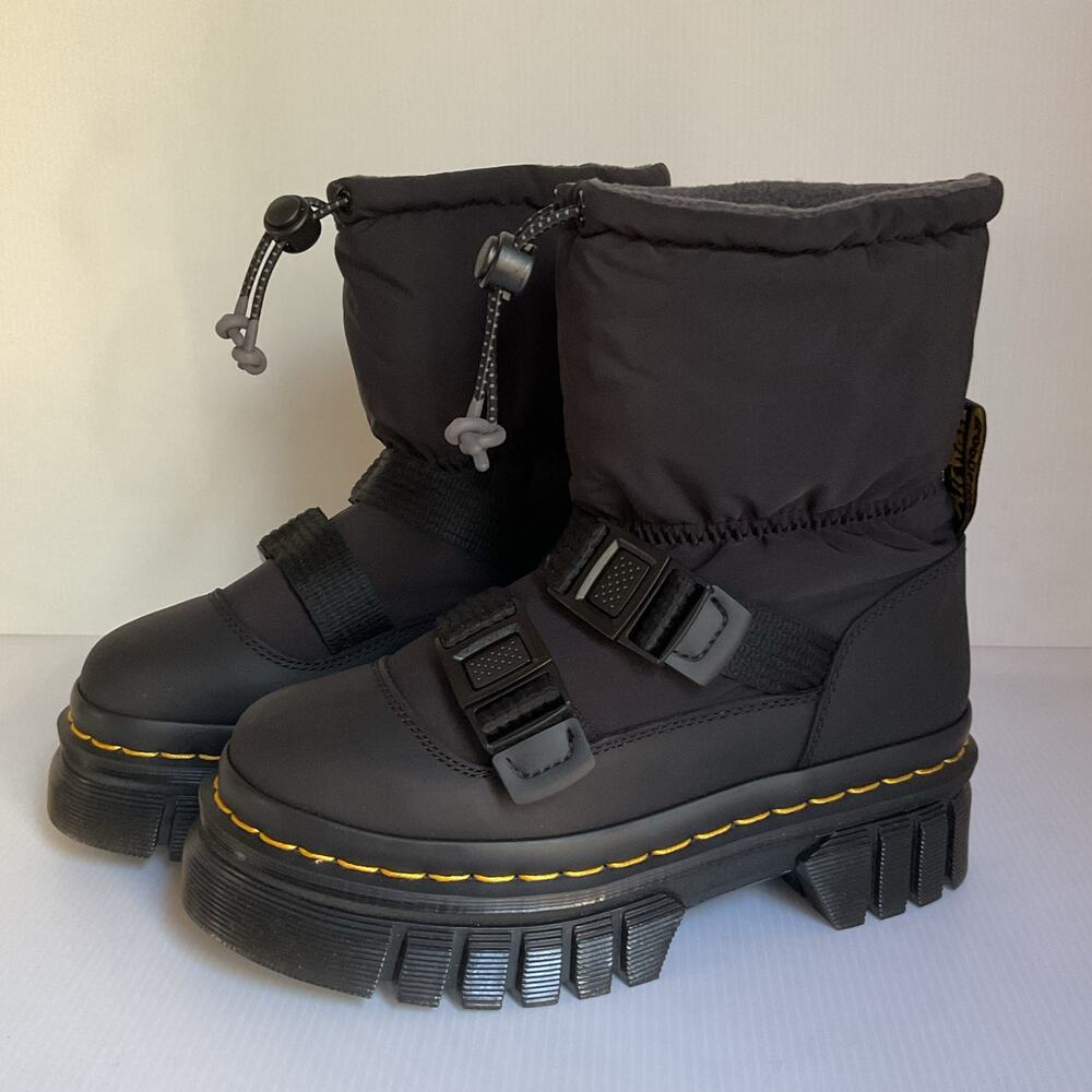 Dr. Martens Black Padded Winter Snow Boots Women’s Sz 7 Platform Waterproof NWT - Picture 1 of 10